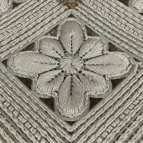 Vintage Handmade Gray Cross Stitch Plastic Canvas Woven Flower Accent Handbag - Picture 11 of 15